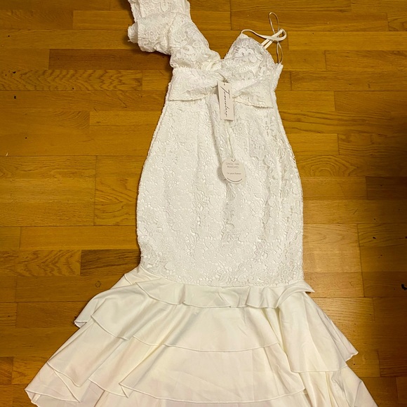 Two sisters white crochet dress - Picture 2 of 2
